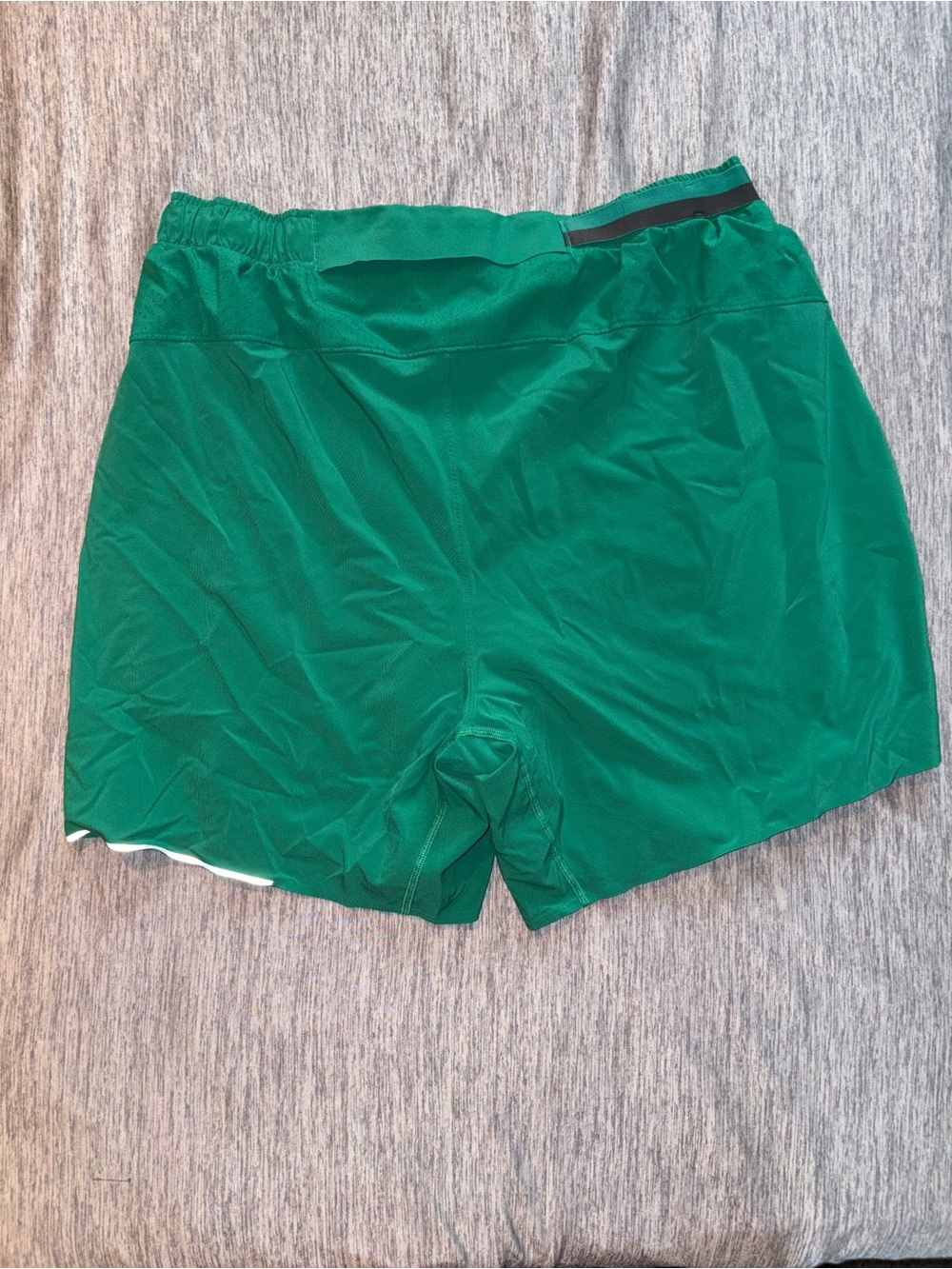 lululemon athletica Men’s Emerald Green 6” Athletic Shorts with liner - Picture 2 of 2